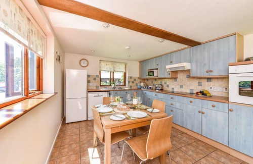 Petersfield Cottage | Taylors Copse Cottage by inspirestays.com - a cottage that sleeps 5 guests in 2 bedrooms