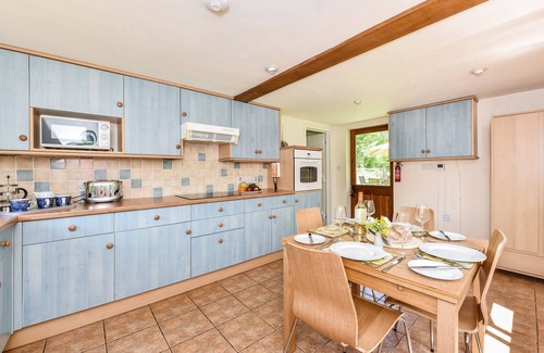 Petersfield Cottage | Taylors Copse Cottage by inspirestays.com - a cottage that sleeps 5 guests in 2 bedrooms