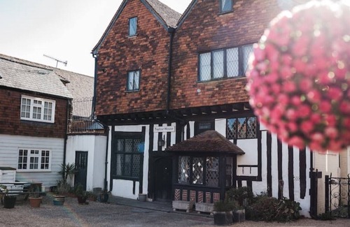 Edenbridge House | Taylour House - Historic, unique yet modern. Quiet yet town centre location.