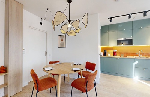 Bagnolet Apartment | TBS 132 - Stylish apartment with terrace