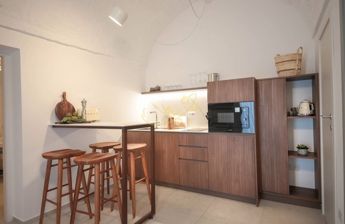 Centro Storico Apartment | TD Palazzo Maris Il Gozzo Townhouse with Sea View