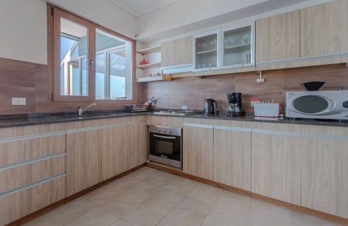 Belgrano House | TD4 - Luxury 2-Level 3 Bedroom Apartment - Balcony and Lake Views