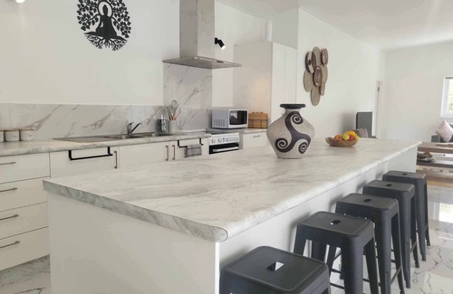 Muri Villa | Te Aro Villa 1nBrand new 3 brm villa with pool in Muri.