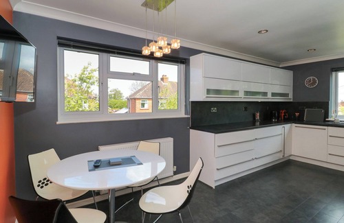 Bridgwater House | TE PAPA, family friendly, with hot tub in North Petherton