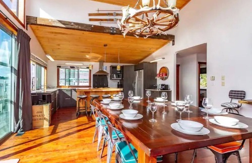 Ohakune House | Te Tui Lodge, Ohakune - Modern 4 bed 2 bath modern with stunning mountain views