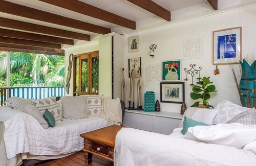 Picnic Bay House | Tea Tree Lodge - Tropical Retreat