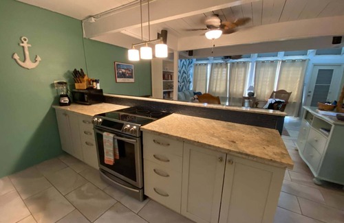 Estate Southgate Condo | Teagues Bay Hideaway - Ocean View Cottage
