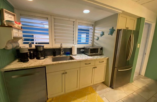 Estate Southgate Condo | Teagues Bay Hideaway - Ocean View Cottage
