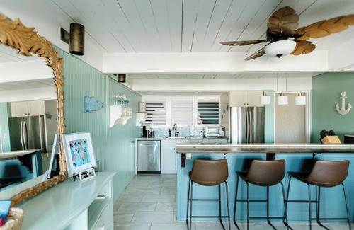 Estate Southgate Condo | Teagues Bay Hideaway - Ocean View Cottage