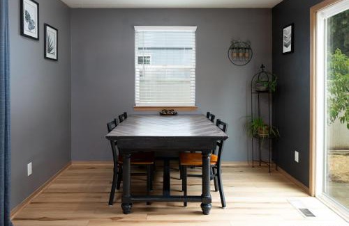 Albany House | Teak- a North Albany family home