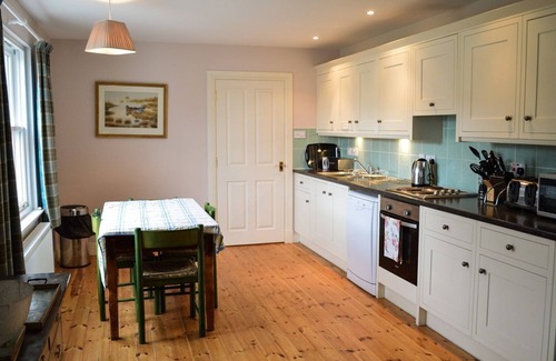 Colintraive Cottage | Teal Cottage, shoreline location, pet friendly, sleeps 4, both bedrooms en-suite