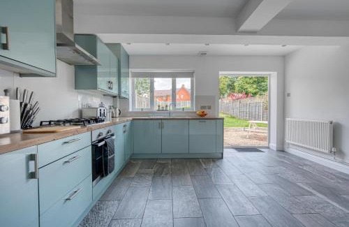 Seisdon House | Team Accomodation 4 Bedroom Free Parking WiFi Moseley Birmingham near City Centre NEC BHX