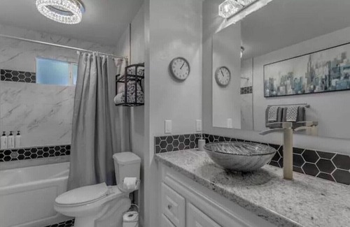 Rural-Geneva House | Tempe Oasis Near ASU | Pool Home + Private Casita
