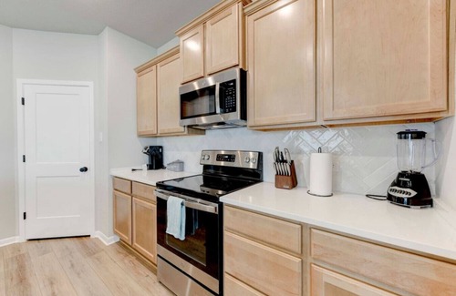 Temple House | Temple 3BR Home 4 Beds, Great
