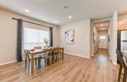 Temple House | Temple 3BR Home 4 Beds, Great