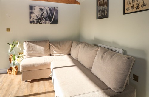 Aldermaston Wharf Apartment | TEMPORALE - NO. 4, pet friendly, with a garden in Goring-On-Thames