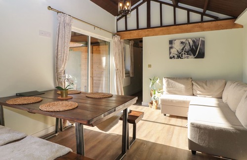 Aldermaston Wharf Apartment | TEMPORALE - NO. 4, pet friendly, with a garden in Goring-On-Thames