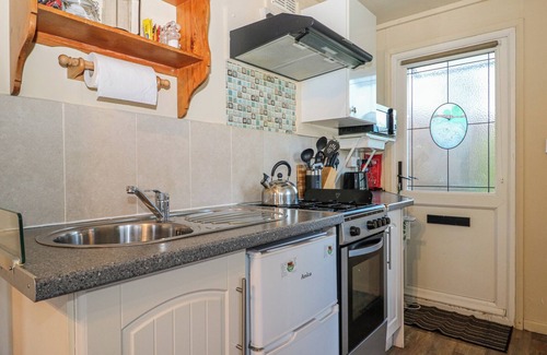 Hadlow Down Cottage | TENCH HUT, pet friendly, character holiday cottage in Crowborough