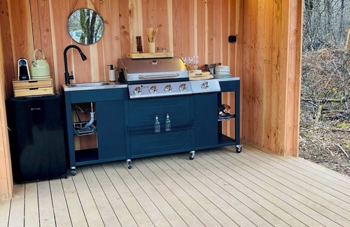 Salles-en-Toulon RV Rental | Tente luxe Etang vue Jacuzzi privatif Copa cabanes 2