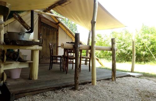 Saint-Vincent-en-Bresse Other | Tente Trappeur Ada, Au jardin de la Vouivre