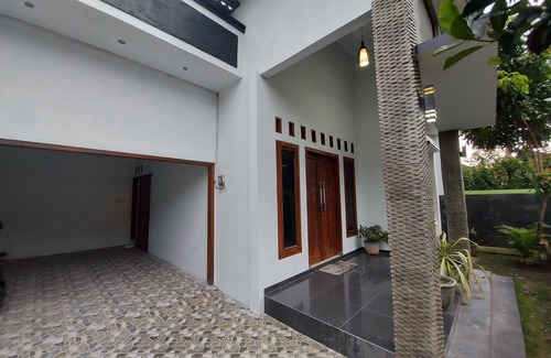 Prambanan House | Tentrem Homestay by FH Stay
