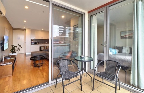 Geelong Apartment | Terminus Apartment I Steps from Geelongs Buzz
