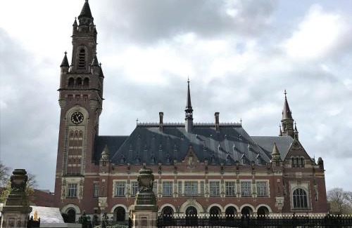 Essesteijn House | Terrace Apartment with Lush Garden