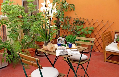 Rione VII Regola Apartment | Terrace Charming 3-bedroom apartment with WiFi, AC in Campo dei Fiori in Rome