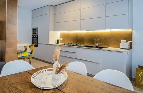 Torri del Benaco Apartment | 🌟Terrace over the Castle🌟| A picturesque space on Lake Garda