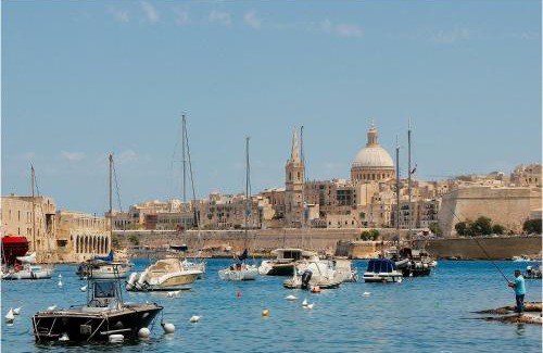 Msida Apartment | Terrace View - A Stylish Two Bedrooms Penthouse AC-WIFI