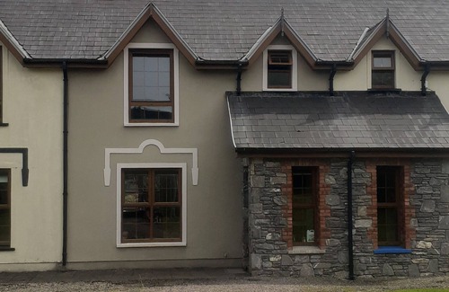 Kenmare House | Terraced house in private estate 10 minute walk to kenmare bars and restaurants