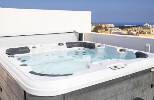 Ggantija Apartment | Terraced Penthouse with Views and Jacuzzi