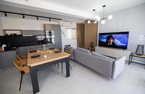 Ggantija Apartment | Terraced Penthouse with Views and Jacuzzi