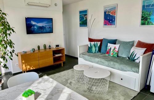 Mont Boron Apartment | Terrasse, vue mer & montagne, parking & clim