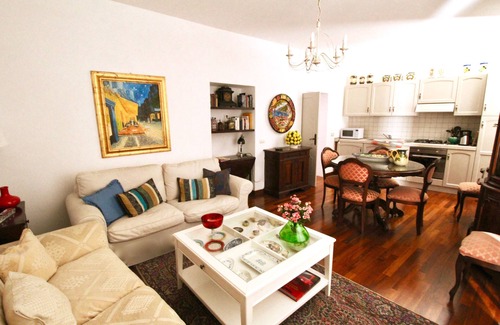 Orvieto House | TERRAZZA PARADISO - Elegant Apt with a Furnished Roof Garden, Sleeps 4 + parking