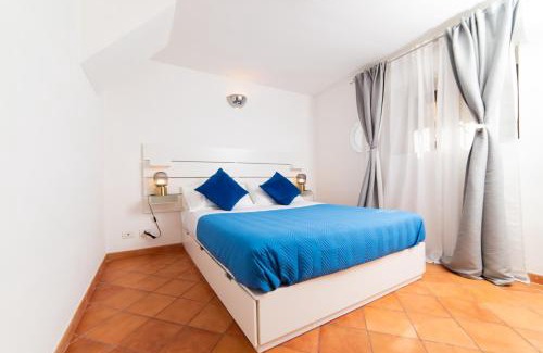 Rione Duomo Apartment | Terrazzo Privato & Vista sul Mare nel Centro Storico & Wi-Fi - Casa Dorotea