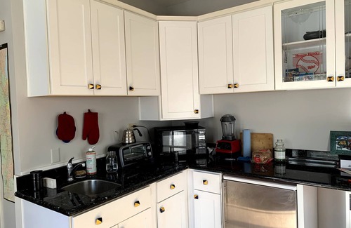 Downtown Berkeley Apartment | Terrific 1-bedroom private apartment in Berkeley, super sunny and close to all