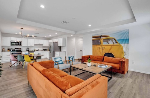 Whitney Beach House | Terrific 6-bedroom house with AC in Bradenton