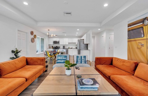 Whitney Beach House | Terrific 6-bedroom house with AC in Bradenton