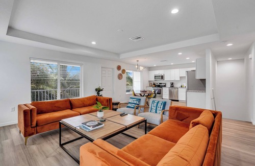 Whitney Beach House | Terrific 6-bedroom house with AC in Bradenton