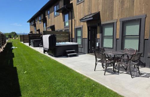 Driggs House | Teton Duo | Side-by-Side Homes | Hot Tubs+Walkable