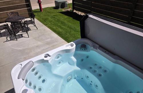 Driggs House | Teton Duo | Side-by-Side Homes | Hot Tubs+Walkable