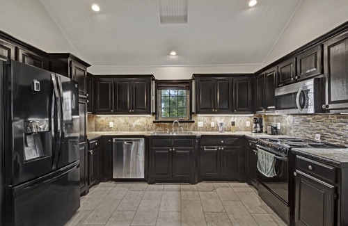 Farmersville House | Texas Country Get Away close to all, pet friendly, enclosed yard,pastures & more