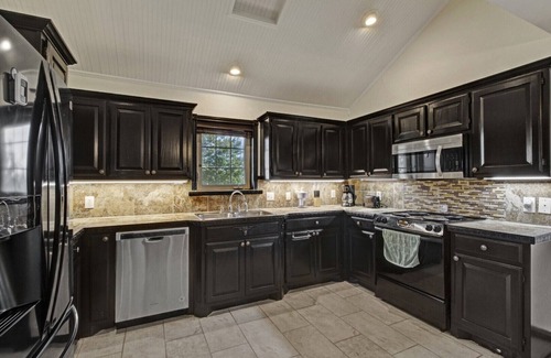 Farmersville House | Texas Country Get Away close to all, pet friendly, enclosed yard,pastures & more
