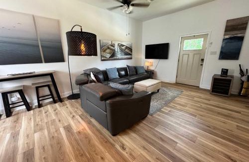 Nederland House | Texas Gulf Coast 3BR 1BA