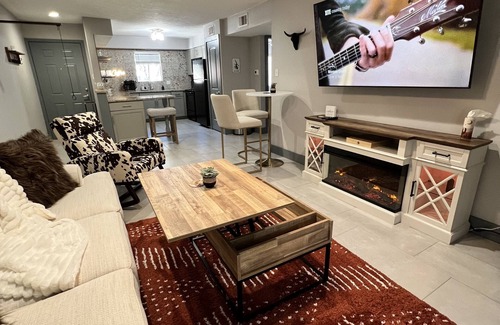 Walden on Lake Conroe Condo | Texas Lake Life is Condo on Lake Conroe with a Texas style! Steps away from lake