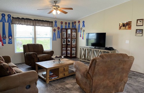 Pilot Point House | Texas Ranch House on 10 acres near Lake Ray Roberts!