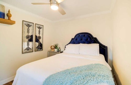 Riverside Terrace Apartment | Texas Studio with Pool Access, 1 Mi to TDECU Stadium