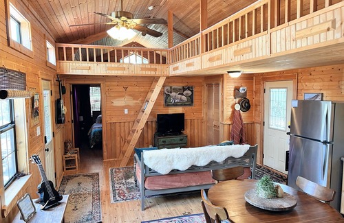 Graham Cabin | Texas Sun Cabin: Eight Acres with Trails and Amazing Sunset Views