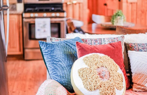 Graham Cabin | Texas Sun Cabin: Eight Acres with Trails and Amazing Sunset Views